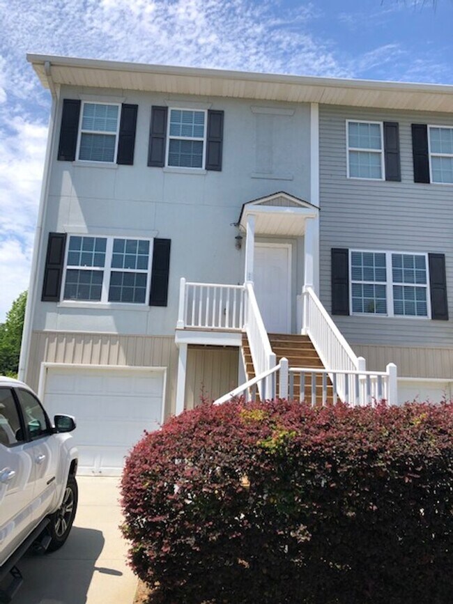 Building Photo - Spacious Two Story, Quiet Neighborhood