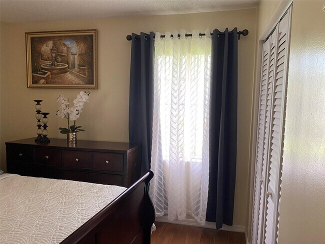 Building Photo - 448 NE 210th Cir Terrace