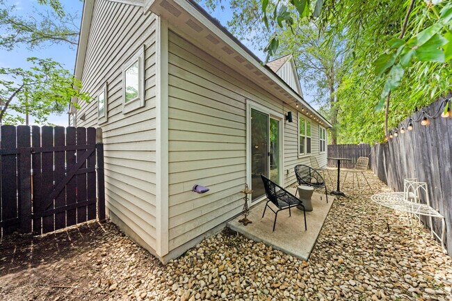 Building Photo - 1307 Fort Branch Blvd