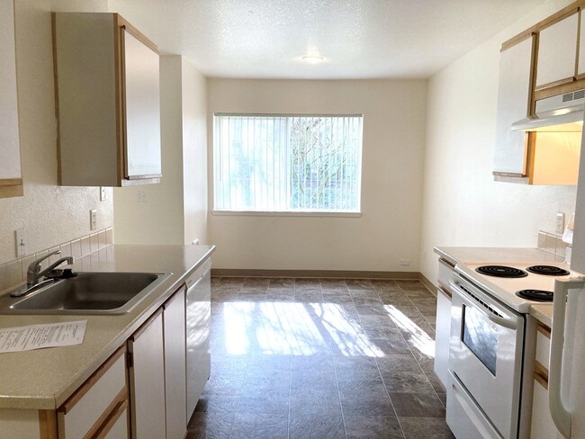 Kitchen/Dining - Cedar Grove Apartments