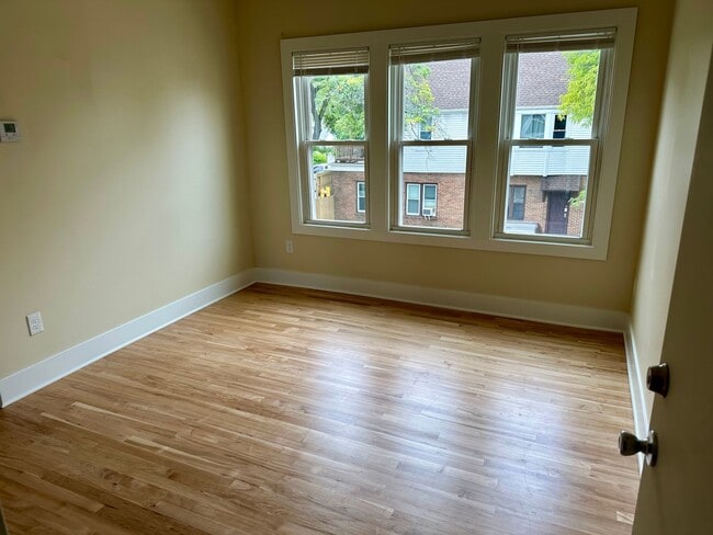 Building Photo - 901-903 E Center St