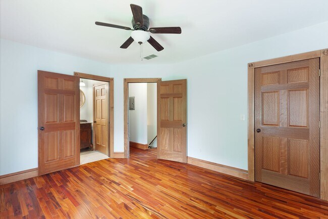 Building Photo - Spacious 6bd/3ba in Grant Park w/ Large Fenced in Backyard & Steps From the Park!