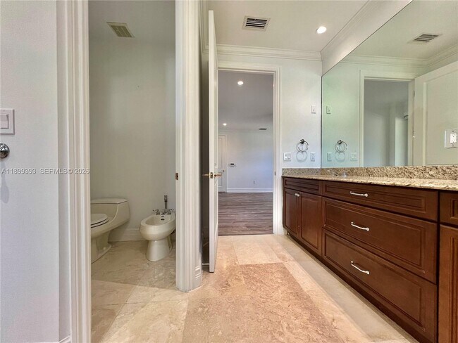 Building Photo - 573 Satinwood Dr