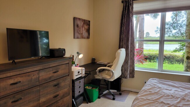 Building Photo - Annual UNfurnished 2/2 ground floor condo in water front boating community