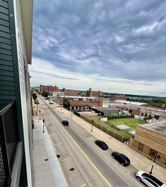 Building Photo - 1029 SW Adams St
