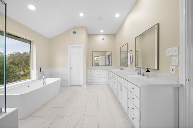Building Photo - 2523 Baycrest Dr