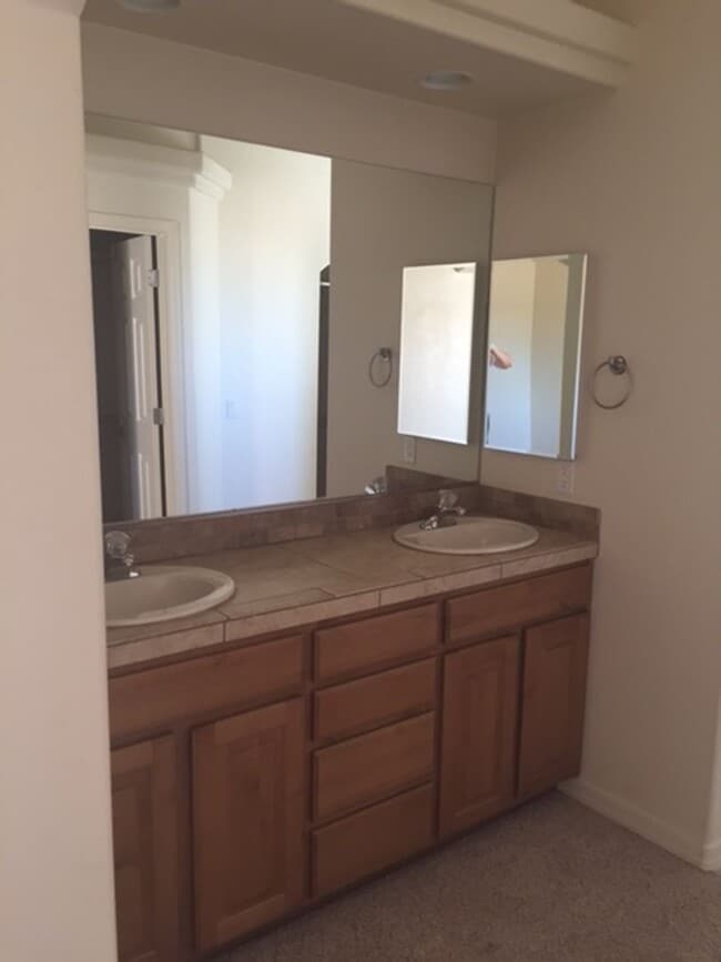 Building Photo - Valle Vista home, just outside of Kingman ...