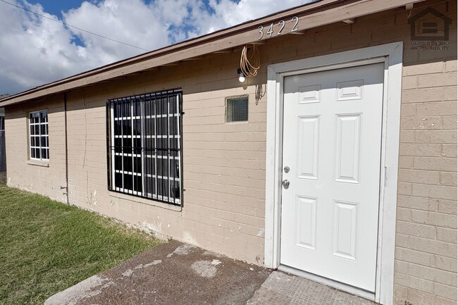 Building Photo - 4Bed/2Bath House at McDowell Rd/32nd St! Move-In Ready on 07/02/2026! – NO HOA!