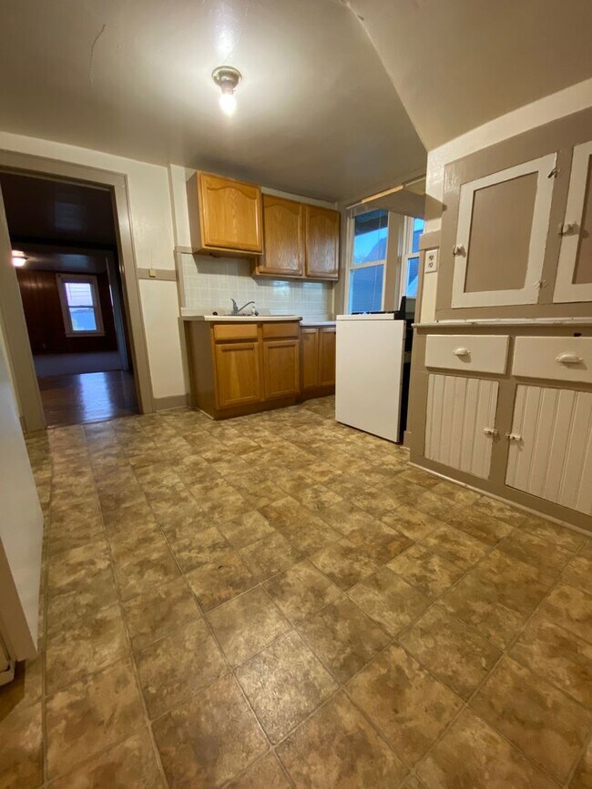 Building Photo - 1207 N Sawyer St