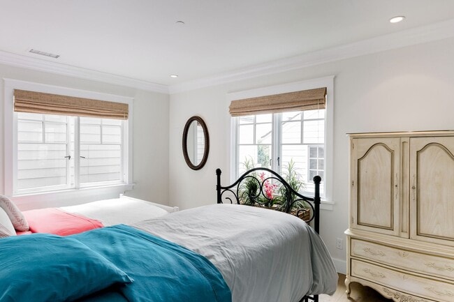 Building Photo - Luxurious 2-Bed, 2.5-Bath Coastal Retreat ...