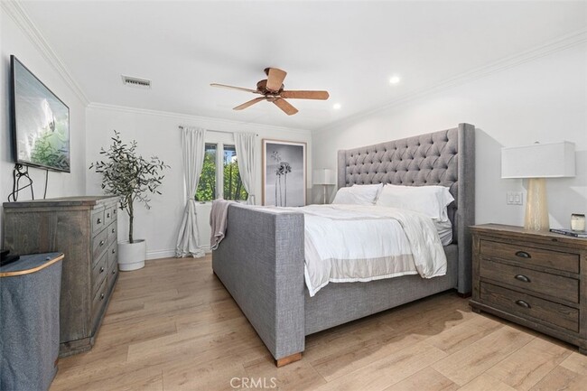 Building Photo - 600 Cliff Dr