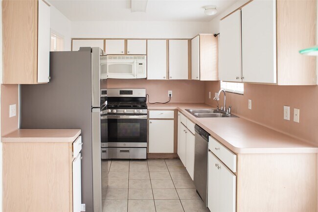 Building Photo - 8910 Sage Pl Dr