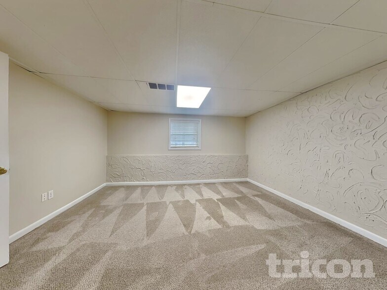 Building Photo - 4408 Lamar Dr