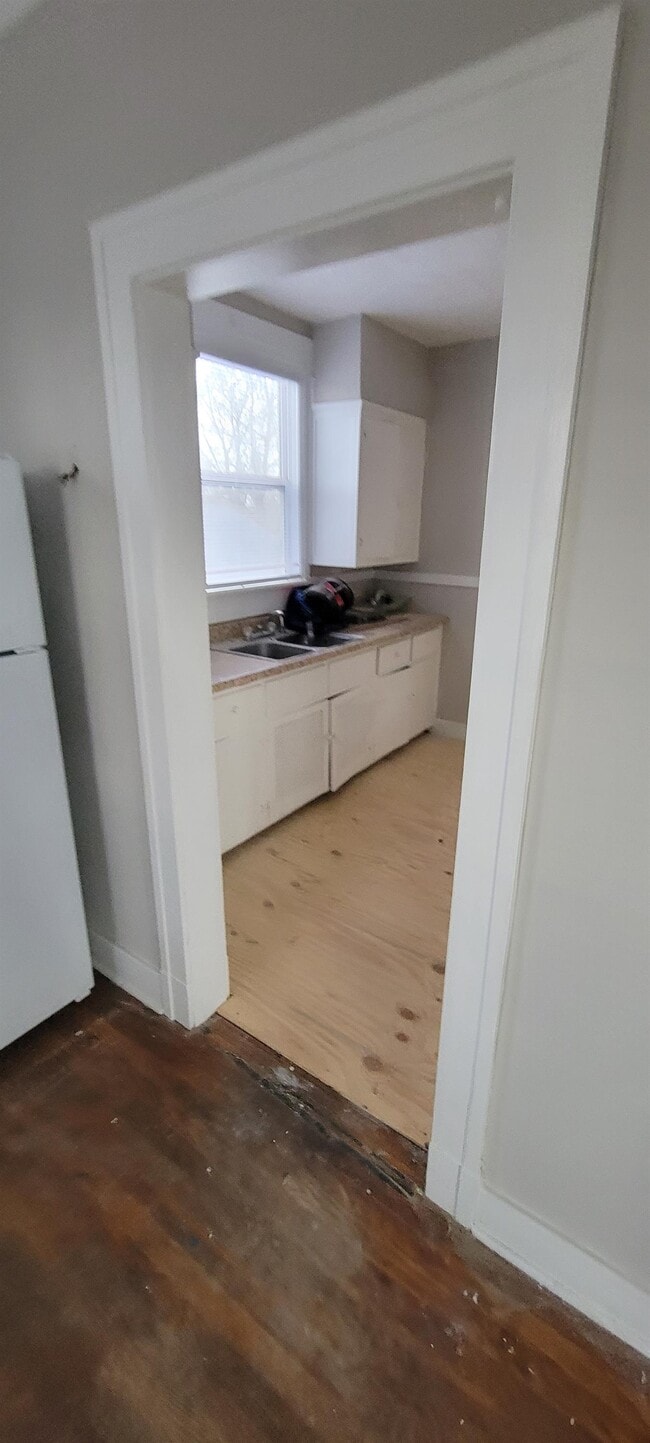 Building Photo - 966 E Fortification St