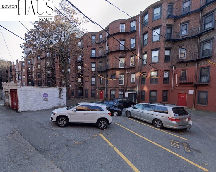 Building Photo - 862 Beacon St