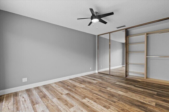 Building Photo - 403 Sun Terrace Ct