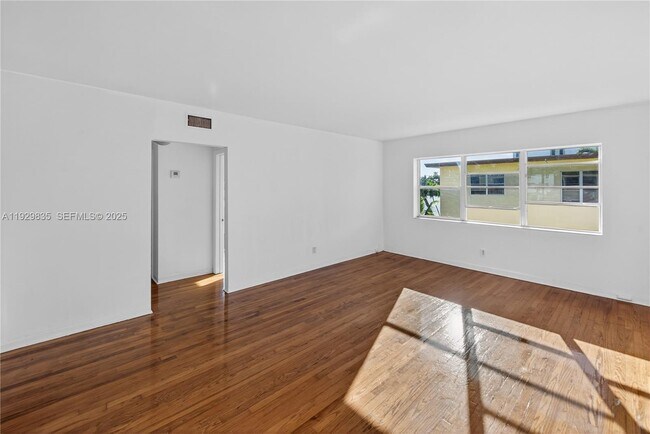 Building Photo - 160 S Shore Dr