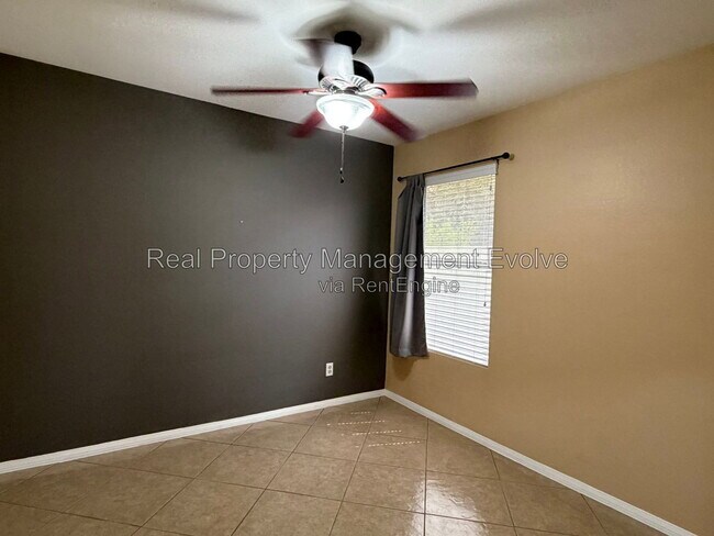 Building Photo - 7568 W Kerry Ln