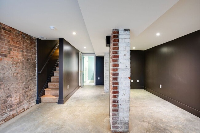 Building Photo - 2620 Hanover Ave