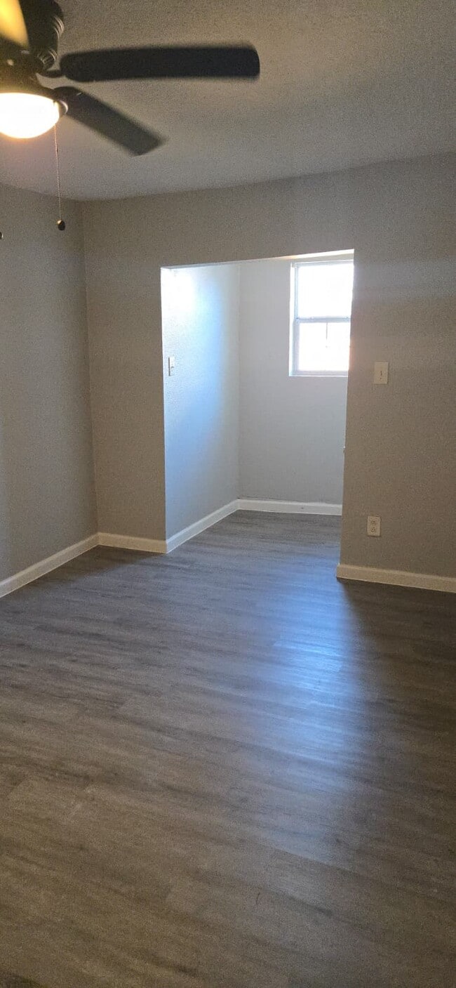 Building Photo - 6928 Hershe St