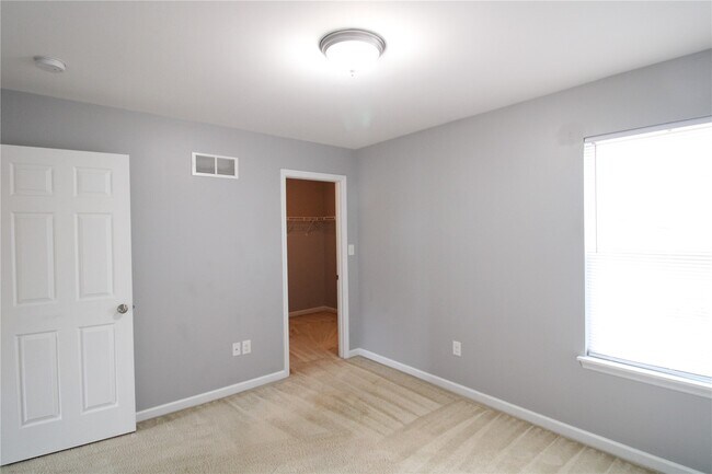 Building Photo - 440 Wild Oak Dr