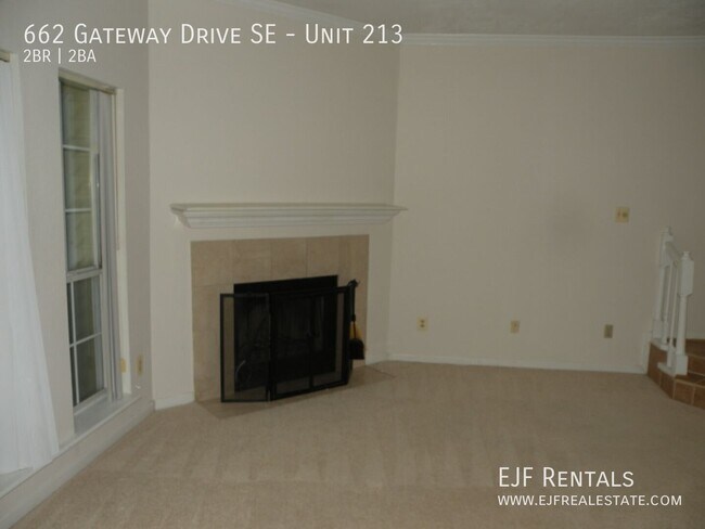 Building Photo - 662 Gateway Dr SE