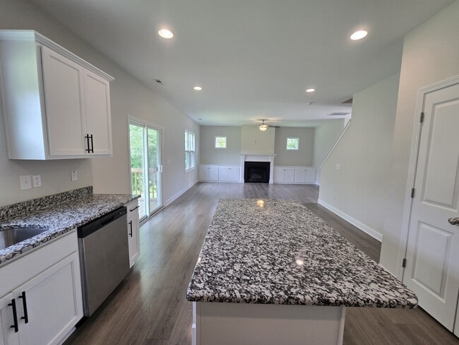 Building Photo - 463 Jackson Pond Dr