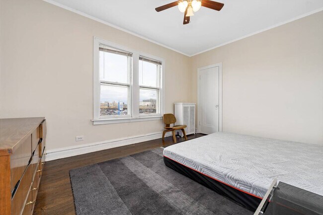 Building Photo - 3615 N Sawyer Ave