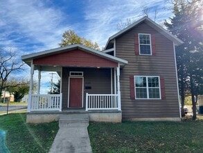 Building Photo - 1138 N Sherman Ave