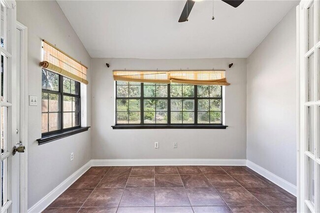 Building Photo - 159 Kelly Dr