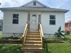 Building Photo - 319 Laurel Ave