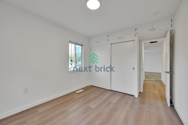 Building Photo - A beautiful 4 bed and 2 bathroom house for rent