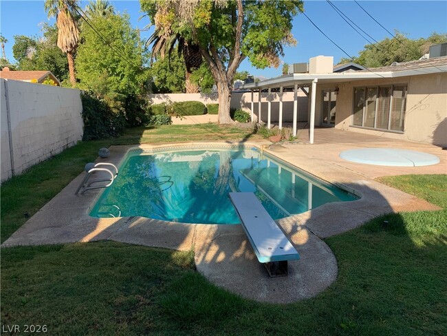 Building Photo - 2901 Burton Ave