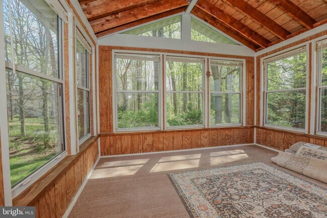 Building Photo - 359 Point to Point Rd