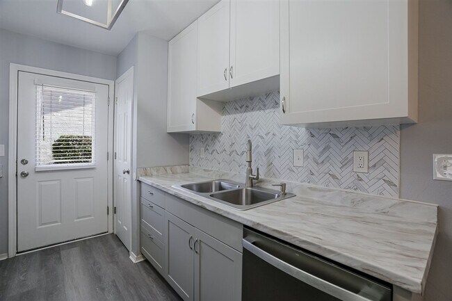 Building Photo - 3279 N Corrine Dr