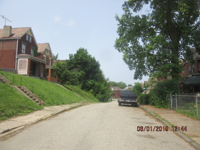 Building Photo - Home For Sale Fixer upper