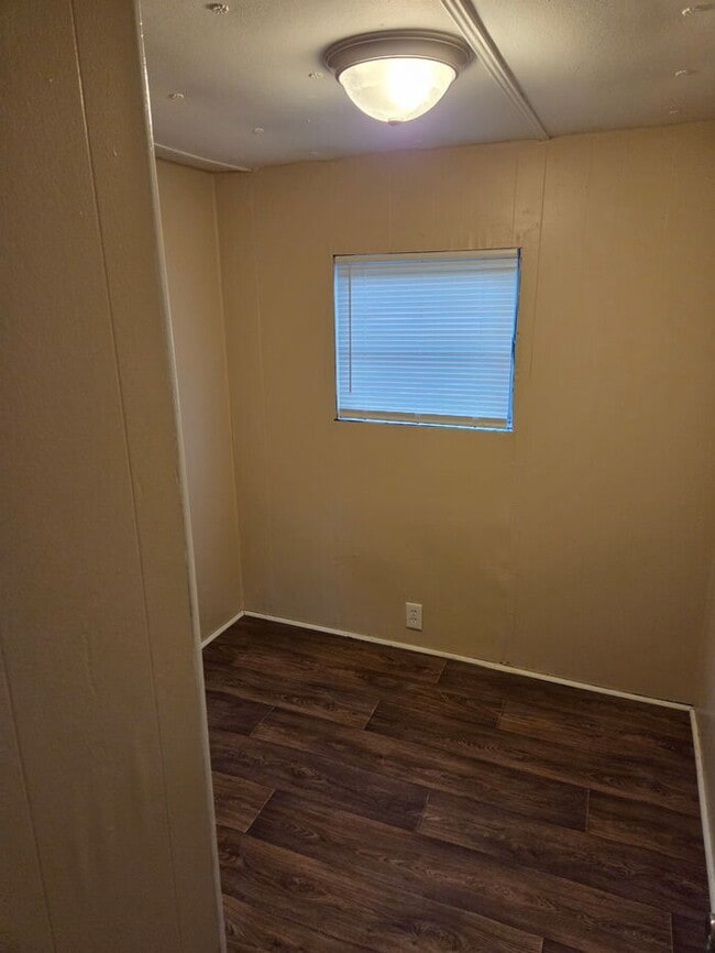 Building Photo - 2827 Friendly Ln