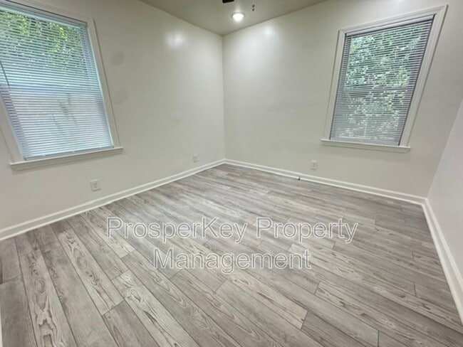 Building Photo - 2353 Agnes Dr
