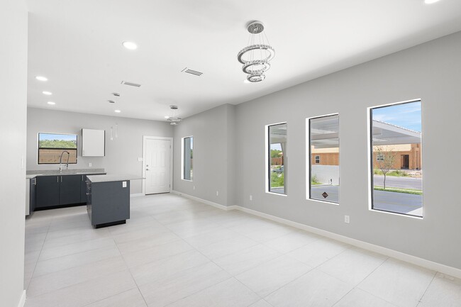Building Photo - 2014 Summerland Ln
