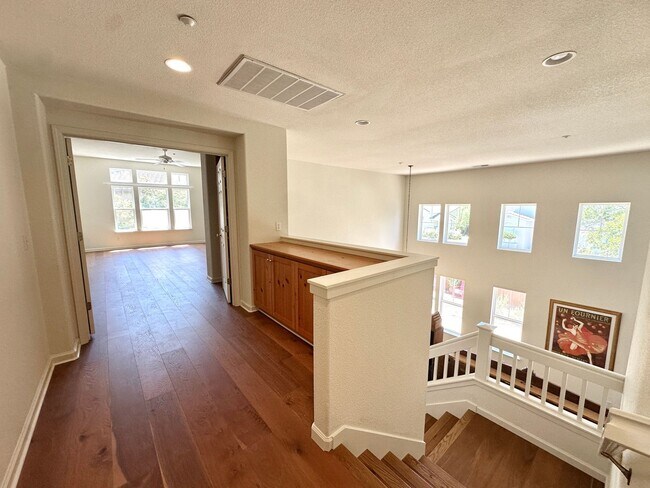 Building Photo - Large 5bd/3ba 3500sqft Home in Hamilton, Novato