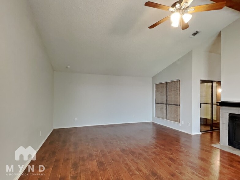 Building Photo - 1134 Hemlock Dr