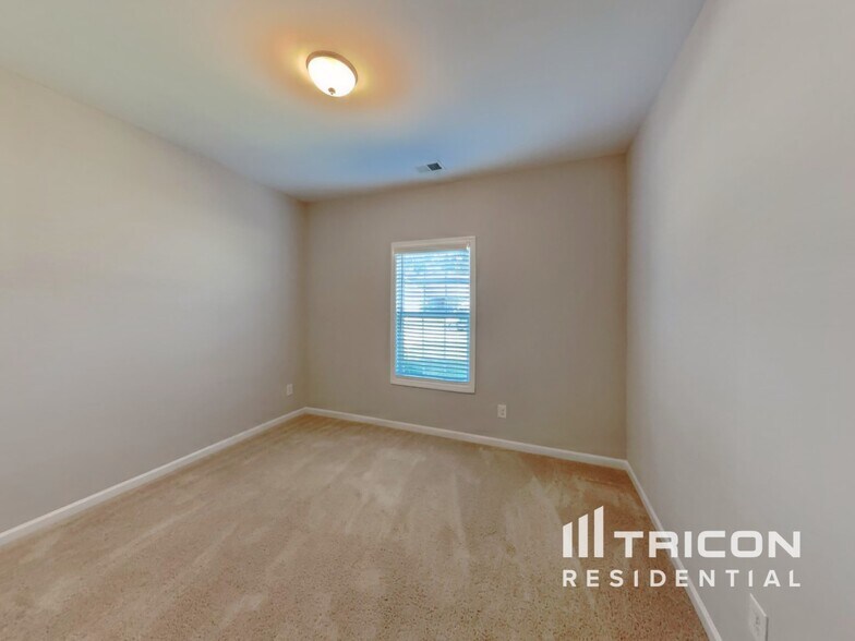 Building Photo - 917 Stokewood Pl