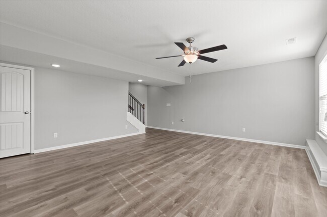 Building Photo - 609 Poplar Ct