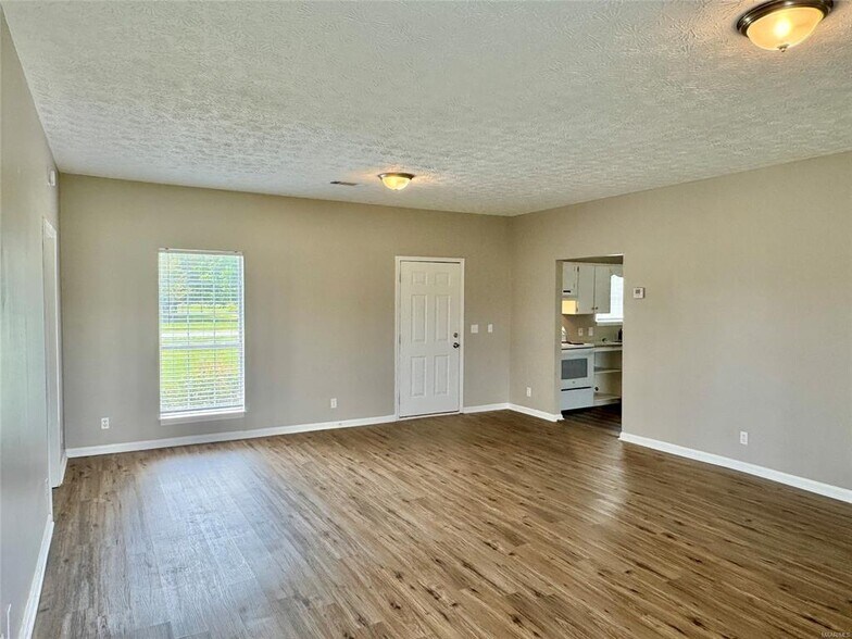 Building Photo - 1520 Hogan Rd