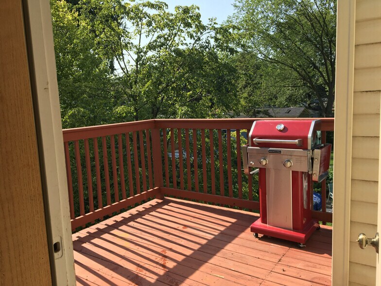 Building Photo - 428 N Cuyler Ave