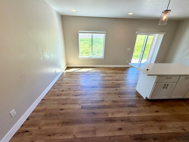 Building Photo - 3267 Cabernet Dr