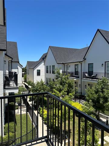 Building Photo - 128 Gdn Ct W