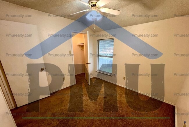 Building Photo - AVAILABLE NOW!!! Great Area!!  Off Pleasan...