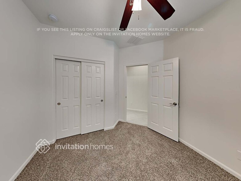 Building Photo - 712 S 201st Ln