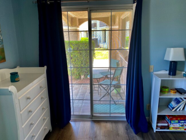 Building Photo - 4901 E Mesquite Ave